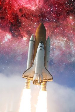 Uzay mekiği göreve çıkıyor. Bu görüntünün elementleri NASA tarafından desteklenmektedir