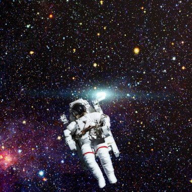 Astronot uzayda. Bulutsusu ve arka plan üzerinde yıldız.