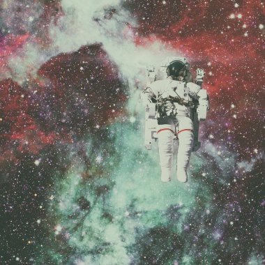 Uzayda bir astronot. Arkaplanda nebula.