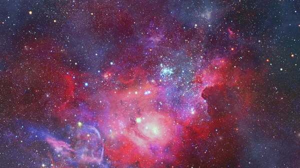 Nebulosa de color y cúmulo abierto de estrellas en el universo. — Foto de Stock