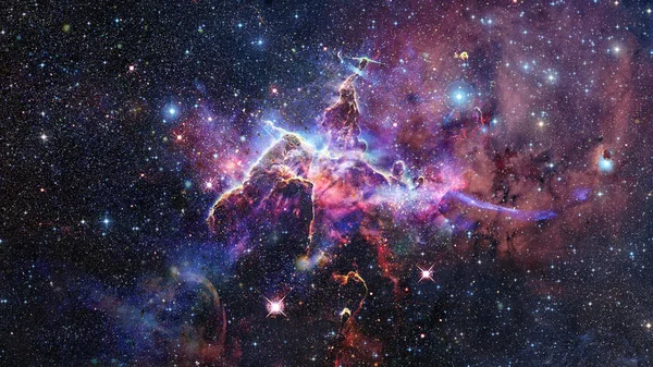 Montaña Mística en la Nebulosa Carina. Elementos de esta imagen proporcionados por la NASA. —  Fotos de Stock