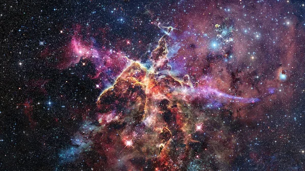 Мистическая гора в туманности Карина. Элементы этого изображения предоставлены НАСА. — стоковое фото