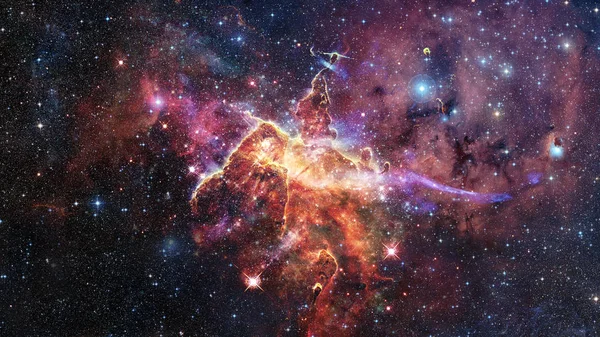 Montaña Mística en la Nebulosa Carina. Elementos de esta imagen proporcionados por la NASA. —  Fotos de Stock