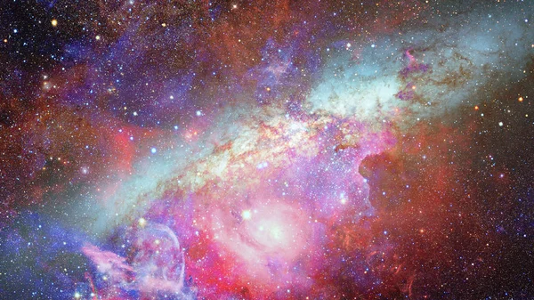 다채 로운 성운과 우주에 펼쳐진 별들. — 스톡 사진