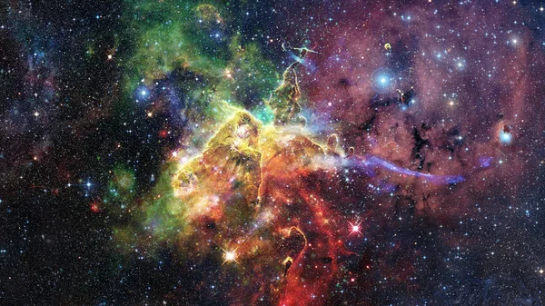 Мистическая гора в туманности Карина. Элементы этого изображения предоставлены НАСА. — стоковое фото