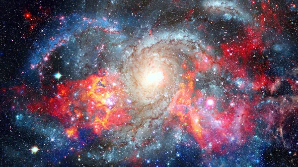 우주에 있는 나선 은하입니다. NASA 가 제공 한 이형상의 요소들. — 스톡 사진