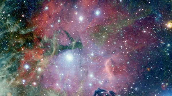 En lysande, rik stjärna som bildar nebulosa. Delar av denna bild tillhandahålls av NASA — Stockfoto
