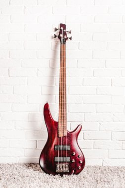Gül ağacı bas elektro gitar