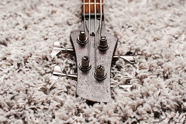 Head of an electric bass — Stock Photo, Image