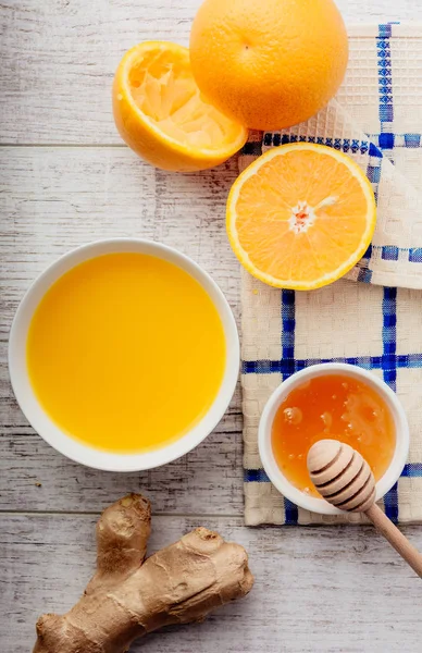 Bal ve zencefil closeup ile portakal suyu