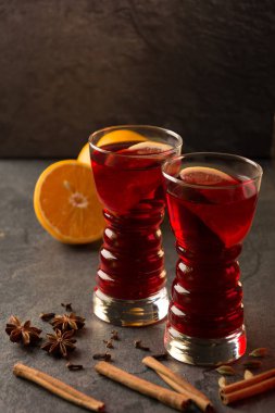 tarçın ile mulled şarap