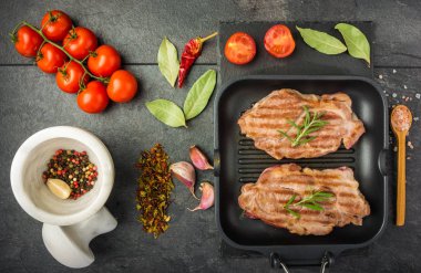 biftek baharat ve domates ile 