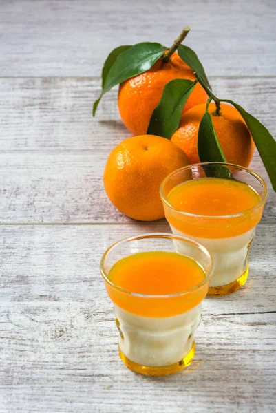 Panna cotta med tangarine marmelade - Stock-foto