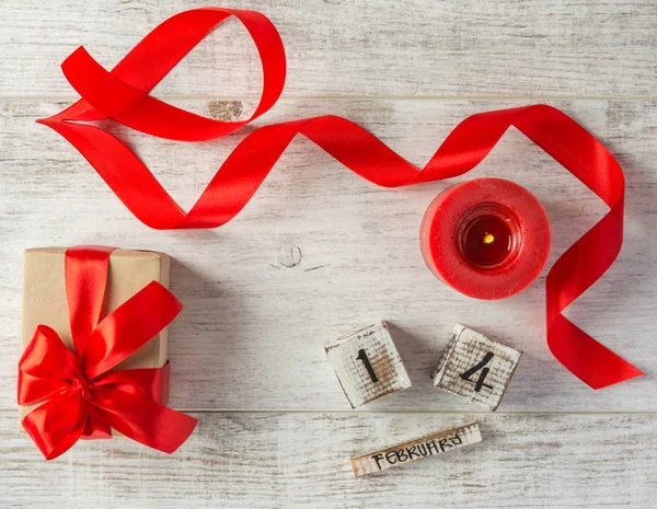 Sevgililer günü tablo sunuyoruz. Düz yatıyordu