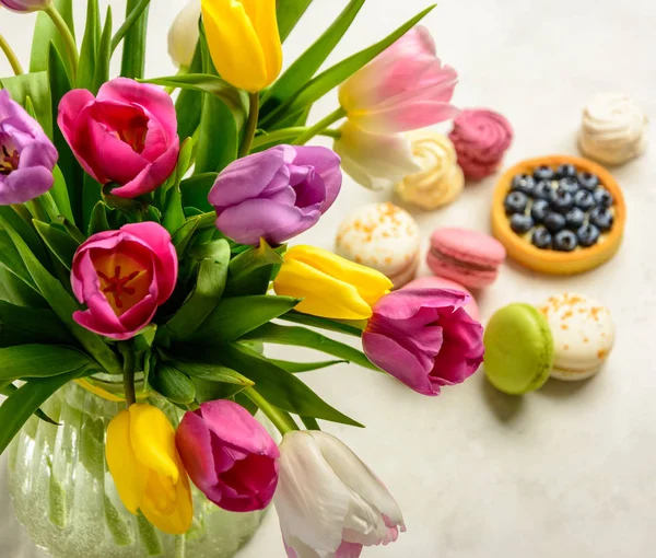 Bouquet of tulips on white background — Stock Photo, Image