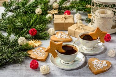 Noel şenlikli kart köknar dalları ve şenlikli dekor 