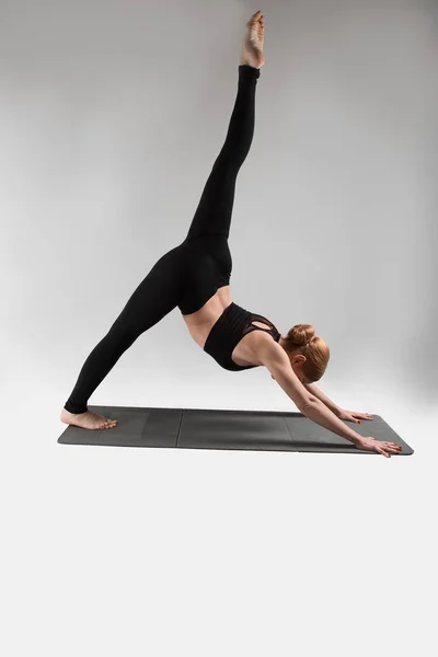 Гимнастика и йога — стоковое фото