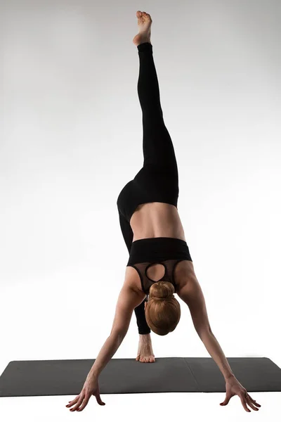 Gymnastik und Yoga — Stockfoto