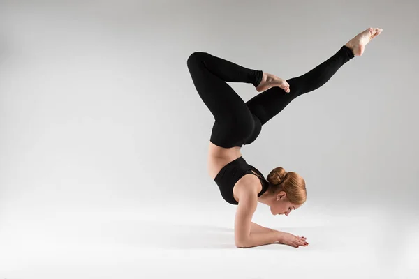 Ginástica e Yoga — Fotografia de Stock