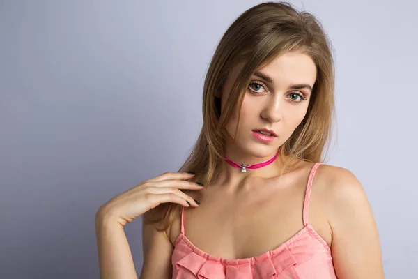 Mavi gözlü güzel tatlı kız