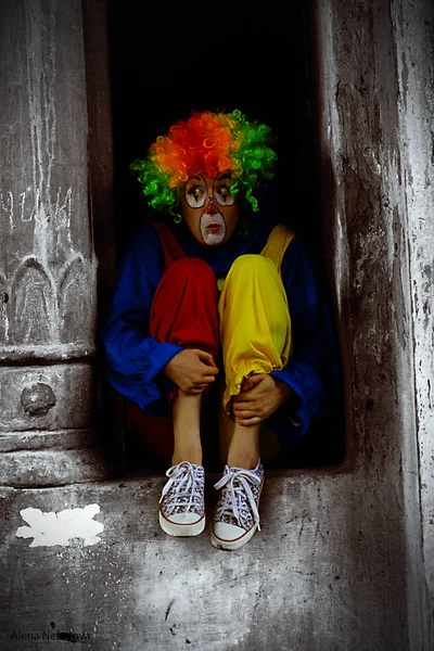Emotional clown on the street — Stock Photo, Image