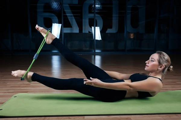 Flexible woman doing pilates studio — Stock Photo, Image