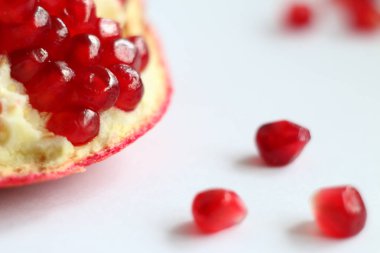 kırık nar taneleri yakın çekim