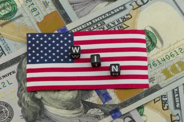 Dolar bayrak bir arka plan karşı kazanma