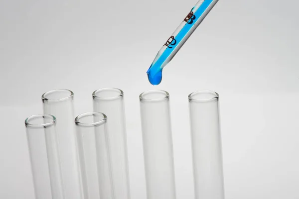 Laboratory test tube in the laboratory with a liquid — Stock Photo, Image