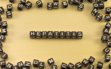 Hepatit kelime ahşap arka plan üzerinde