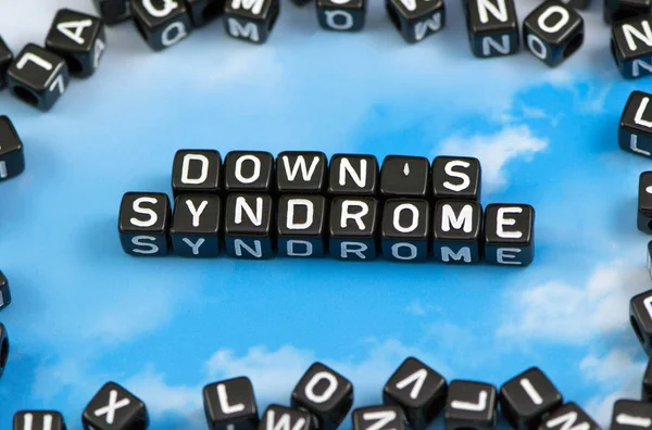 La palabra Síndrome de Down en el fondo del cielo —  Fotos de Stock
