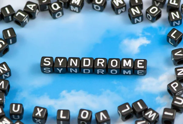 Ordet syndromet på sky bakgrunden — Stockfoto