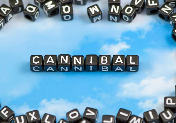 Cannibal słowo na tle nieba — Zdjęcie stockowe