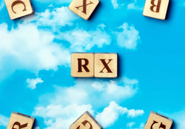 Het woord Rx op de hemelachtergrond — Stockfoto
