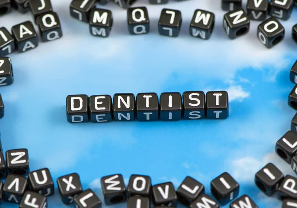 The word Dentist on the sky background — Stock Photo, Image