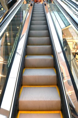 İnsanlar yetiştirmek için Modern yürüyen merdiven