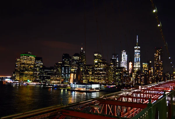 Νύχτα Manhattan view από τη γέφυρα — Φωτογραφία Αρχείου