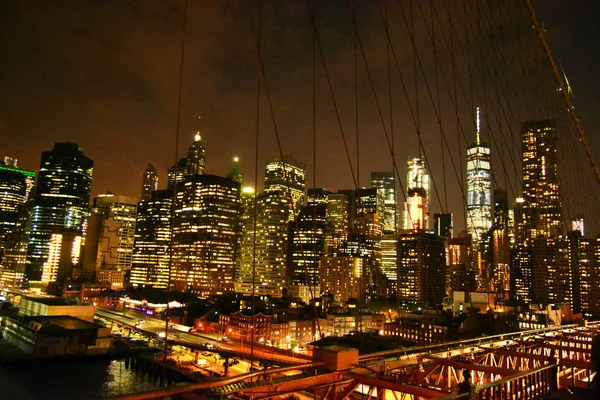 Νύχτα Manhattan view από τη γέφυρα — Φωτογραφία Αρχείου