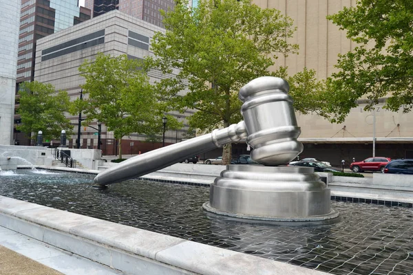 Yargıç Columbus çekiç