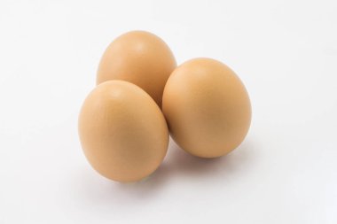 Yumurta beyaz arka plan üzerinde durmak