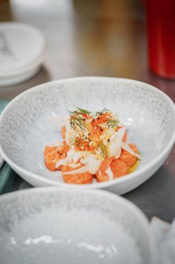 Greyfurtlu sade somon.