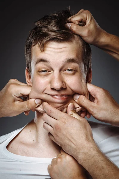 Hände Reißender Junger Mann Studiodreh — Stockfoto