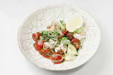 Taze dlicious salatası, masaya yakın.