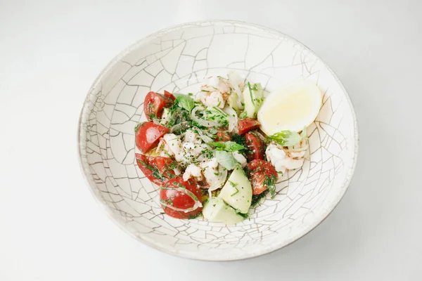 Insalata Fresca Saporita Sul Tavolo Vicino — Foto Stock