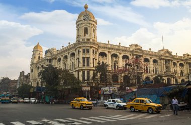  Sabah şehir trafik Esplanade Kolkata, Metropolitan miras mimari bina önünde.