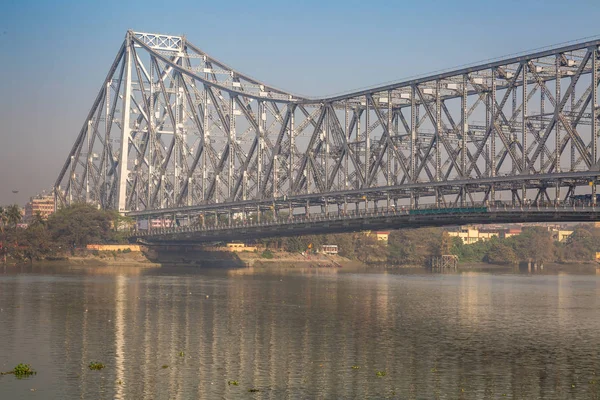 Howrah bridge - die freitragende Brücke am Fluss hooghly bei Kolkata, Indien in Nahaufnahme. — Stockfoto