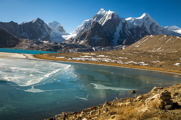 Himalaya hooggelegen Gurudongmar Lake op Noord-Sikkim, India. — Stockfoto