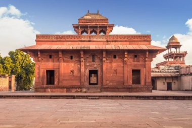 Kırmızı kumtaşı Kalesi ve Fatehpur Sikri Agra sarayda. Fatehpur Sikri kale ve şehir vitrinde Hindistan'da Babür mimarisi.