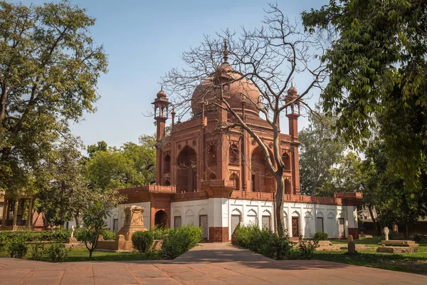 Red Taj Mahal in Agra is a roman catholic cemetery built to replicate the Taj Mahal. — Stock Photo, Image