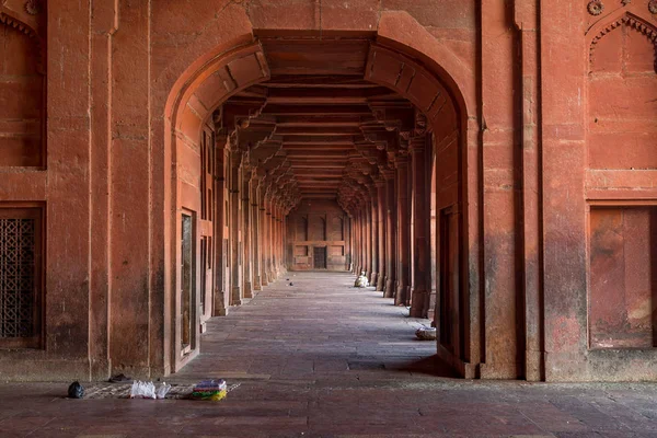 Corredor do pilar de arenito vermelho em Fatehpur Sikri Agra . — Fotografia de Stock